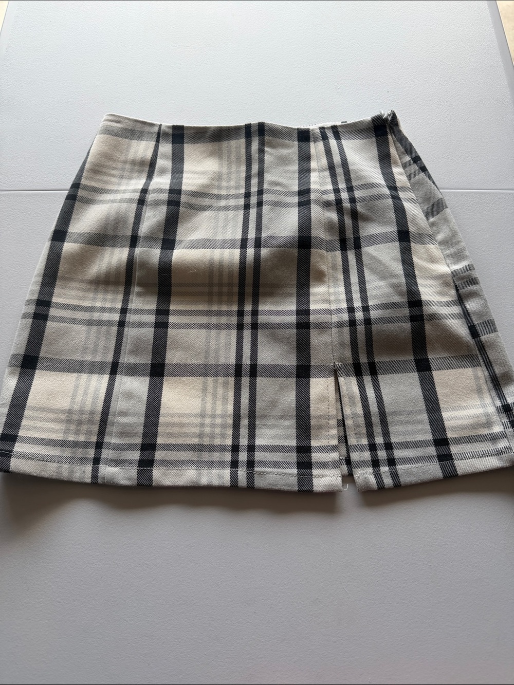Woman’s Forever 21 Cream and Black Plaid Mini Skirt, Size XS (jr)